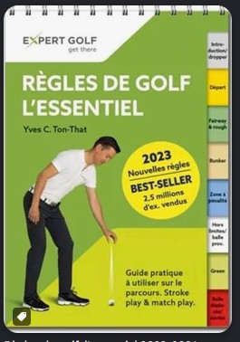 Livret d’accueil posé sur une table dans un club de golf